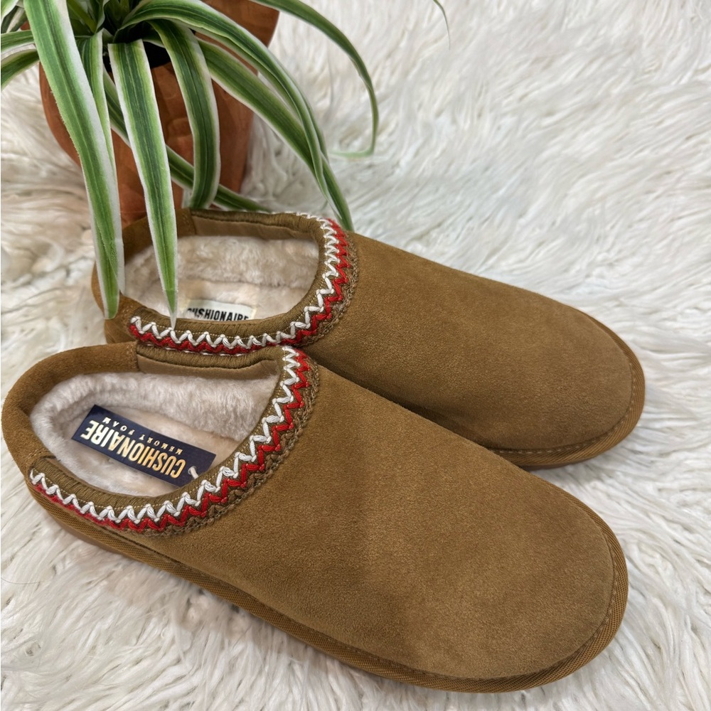 New🌿Cushionaire Women's Tan Slippers - Picture 2 of 7